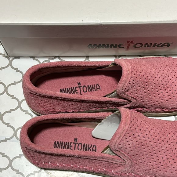 Minnetonka Women's Pacific Rose Suede Leather Slip On Shoes Moccasin . Size 6 - Picture 7 of 9